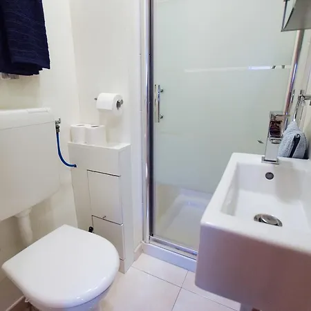 拉提斯博纳公寓 公寓 *